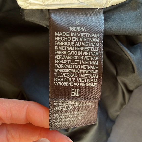 Marmot lightweight jacket - Picture 9 of 13